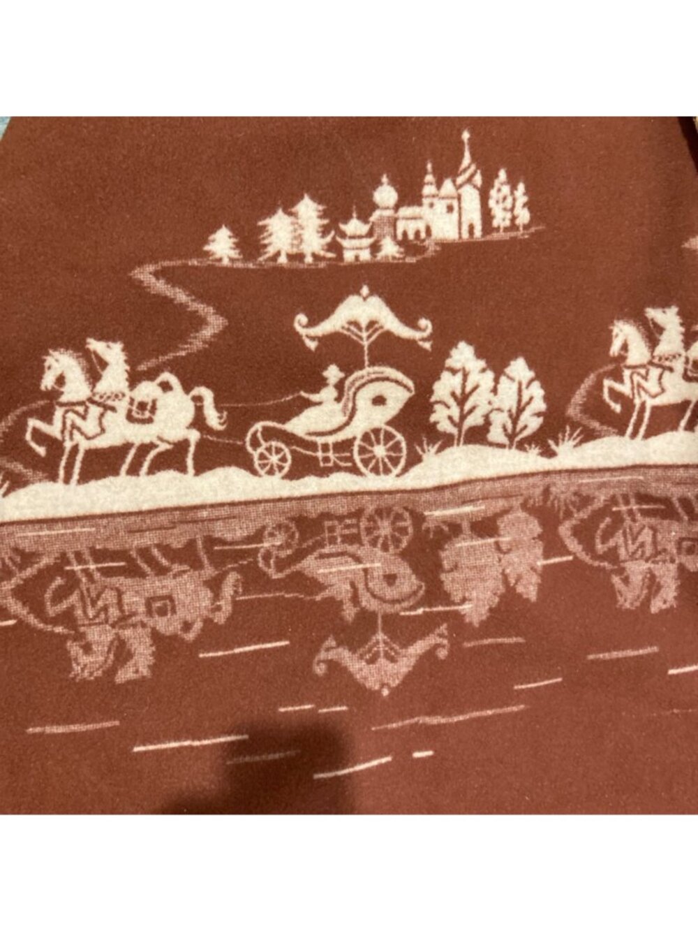 Pure New Wool Blanket With Carriage Scene Pattern And Satin Trim 88" X 67" - Picture 9 of 11